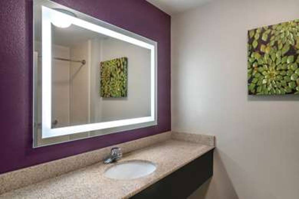 La Quinta Inn & Suites Latham Albany Airport 8