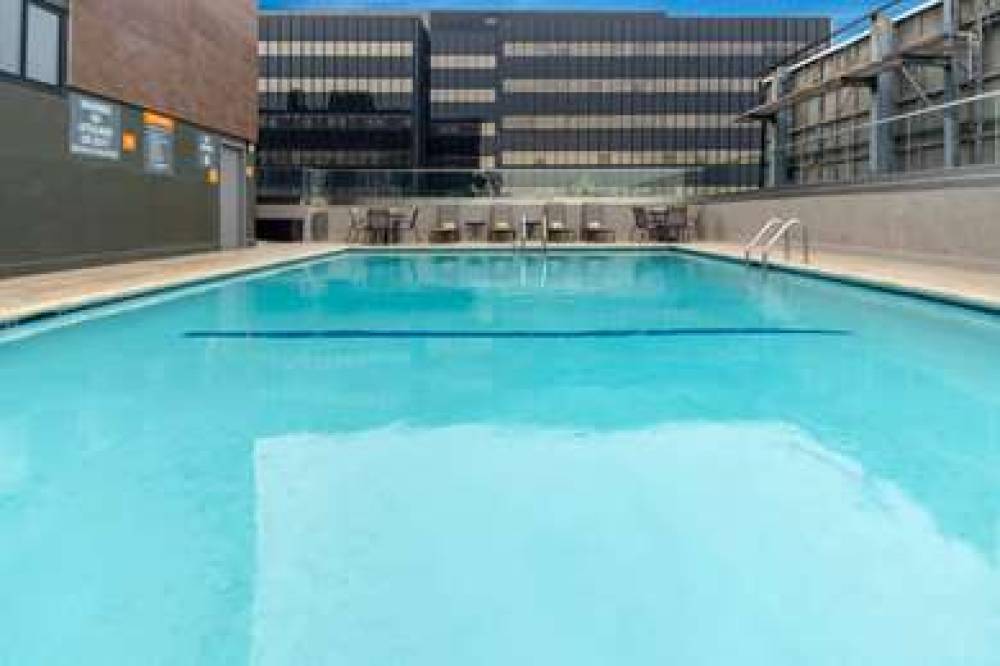 La Quinta Inn & Suites LAX 7