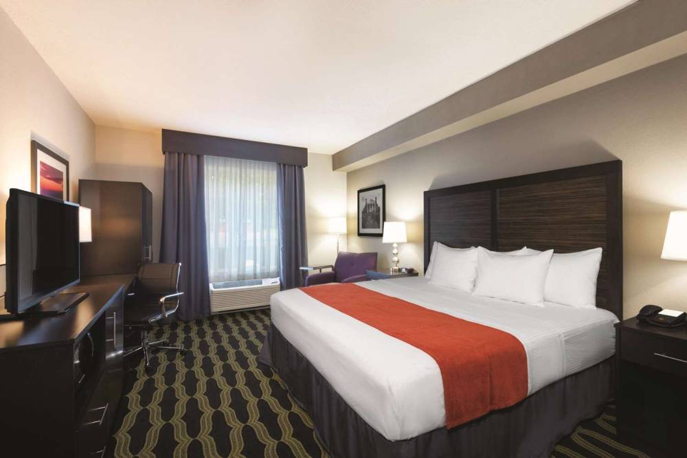 La Quinta Inn & Suites Lynchburg At Liberty Univ. 4