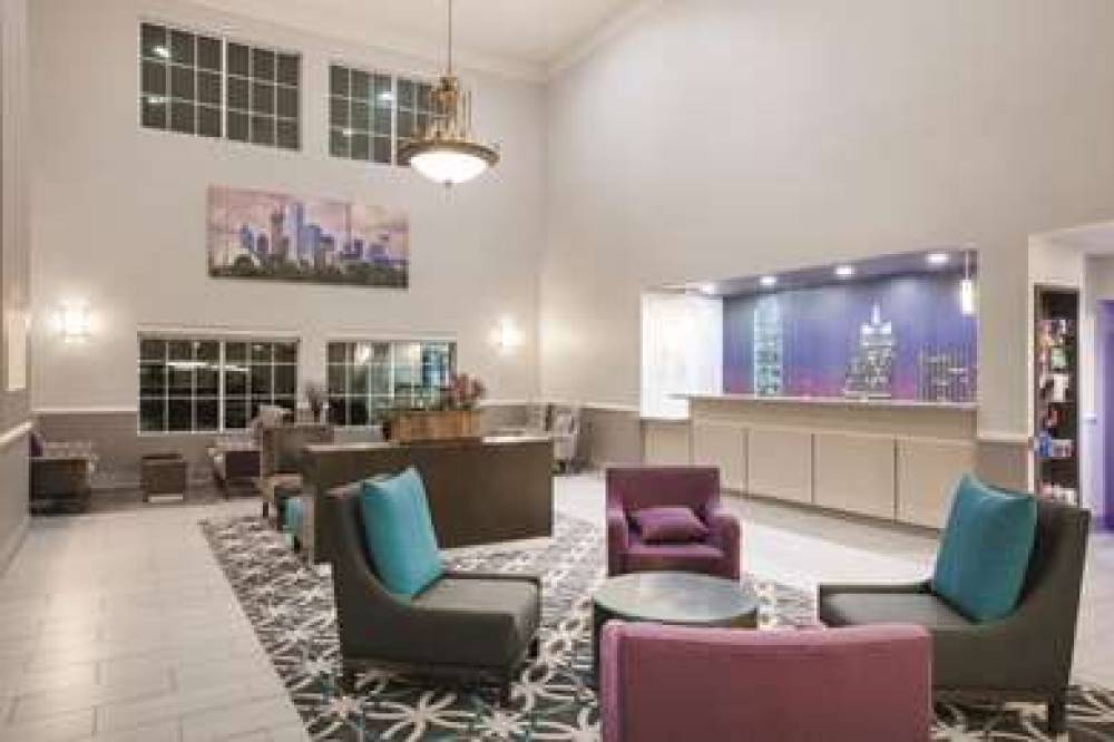 La Quinta Inn & Suites Mansfield 3