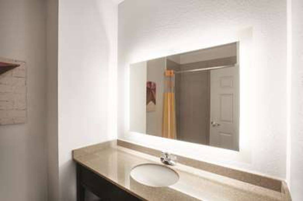 La Quinta Inn & Suites Mansfield 8