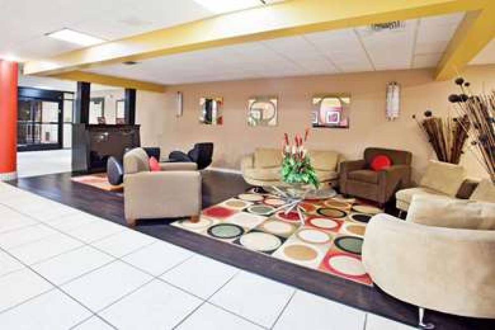 La Quinta Inn & Suites Memphis Airport Graceland 7