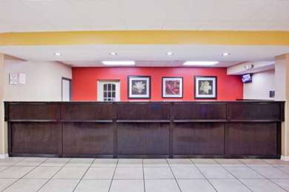 La Quinta Inn & Suites Memphis Airport Graceland 9