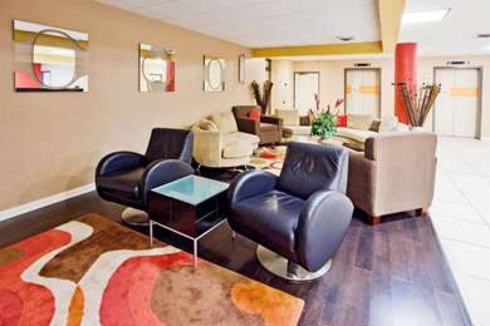 La Quinta Inn & Suites Memphis Airport Graceland 8