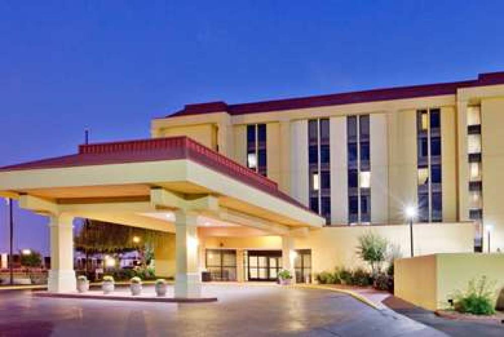 La Quinta Inn & Suites Memphis Airport Graceland 3