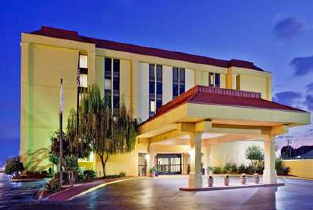 La Quinta Inn & Suites Memphis Airport Graceland 2