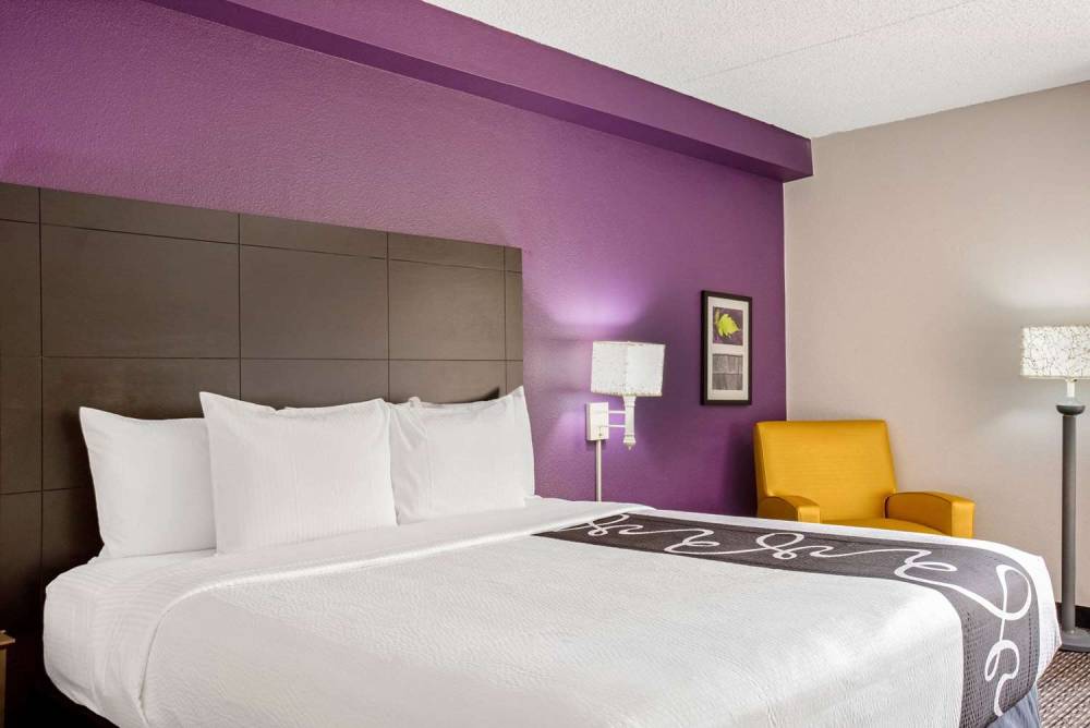 La Quinta Inn & Suites Miami Airport East 8
