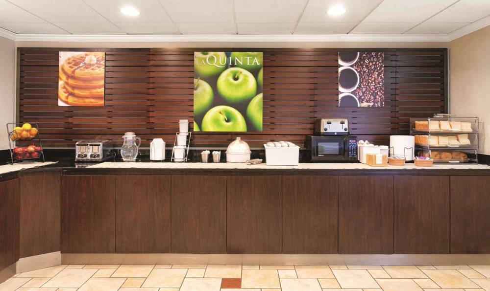 La Quinta Inn & Suites Miami Airport East 9