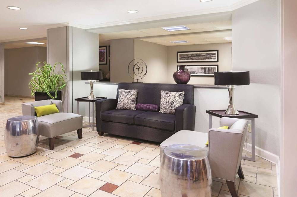 La Quinta Inn & Suites Miami Airport East 7