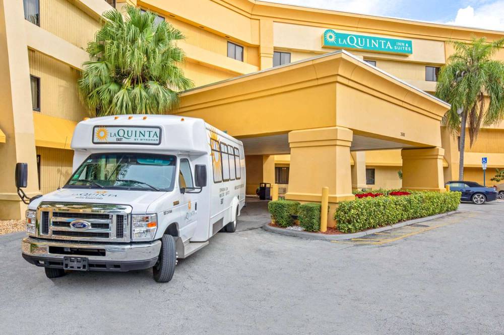 La Quinta Inn & Suites Miami Airport East 4