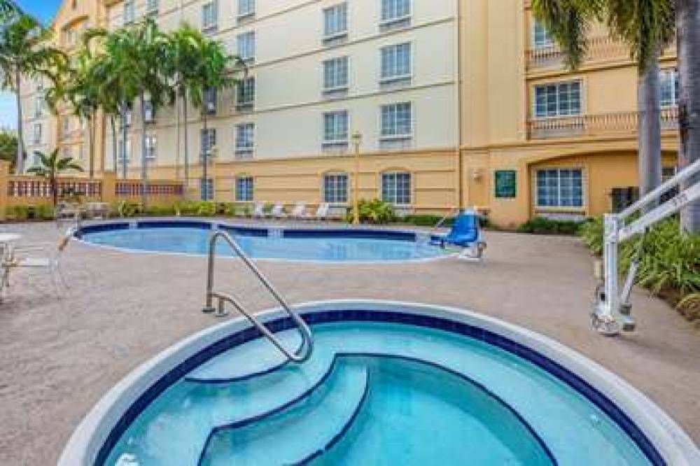 La Quinta Inn & Suites Miami Airport West 10
