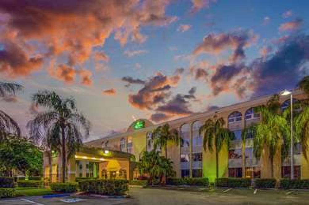 La Quinta Inn & Suites Miami Lakes 6