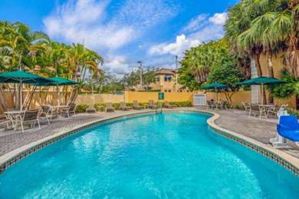 La Quinta Inn & Suites Miami Lakes 4