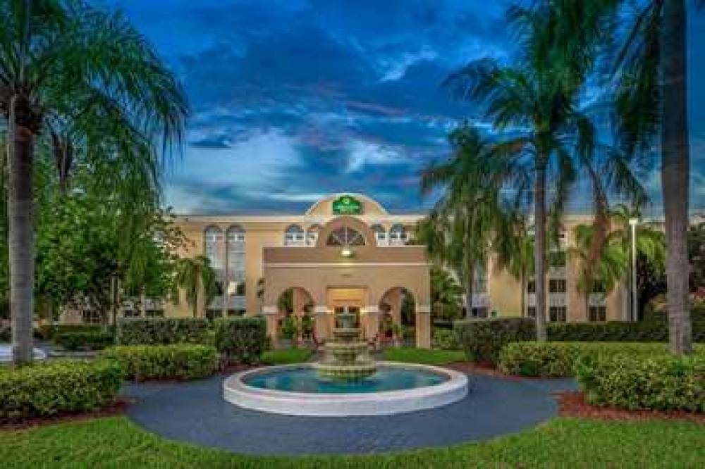 La Quinta Inn & Suites Miami Lakes 5