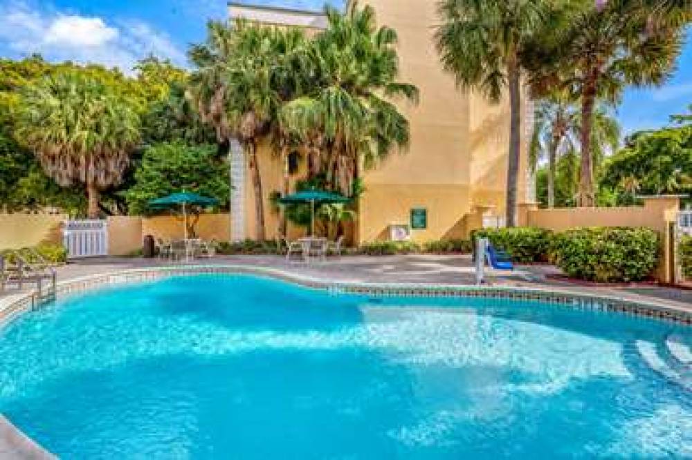 La Quinta Inn & Suites Miami Lakes 8