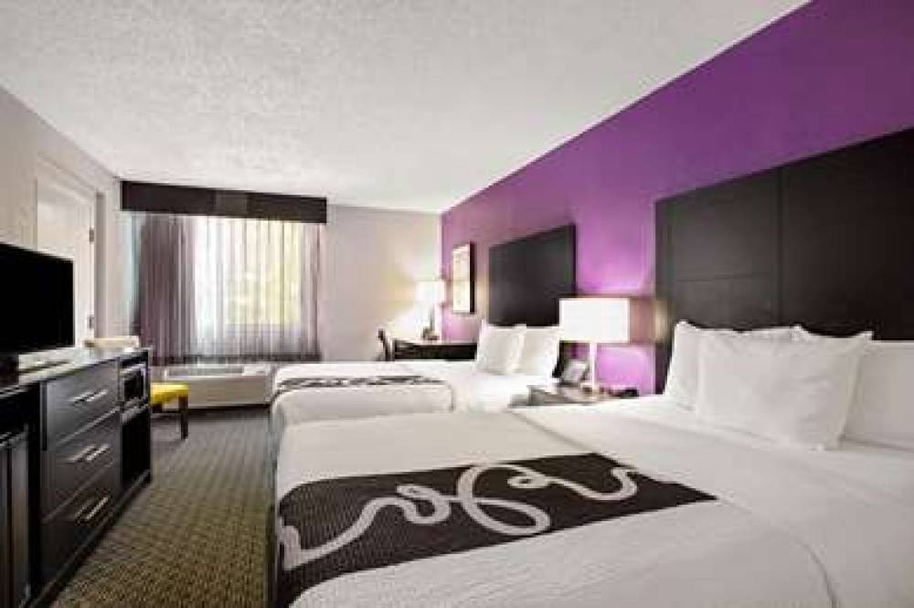 La Quinta Inn & Suites Miami Lakes 9
