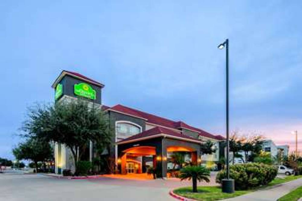 La Quinta Inn & Suites Mission At West Mcallen