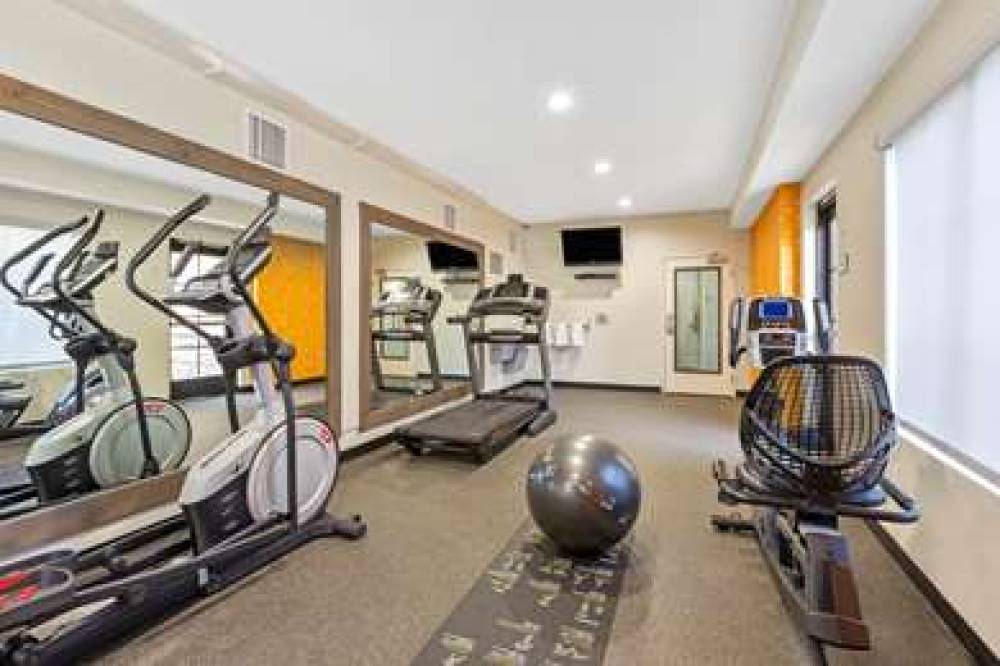 La Quinta Inn & Suites NE Long Beach/Cypress 8