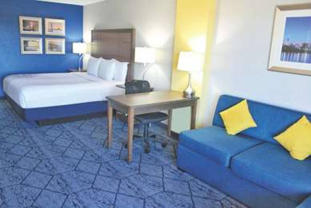 La Quinta Inn & Suites NE Long Beach/Cypress 9