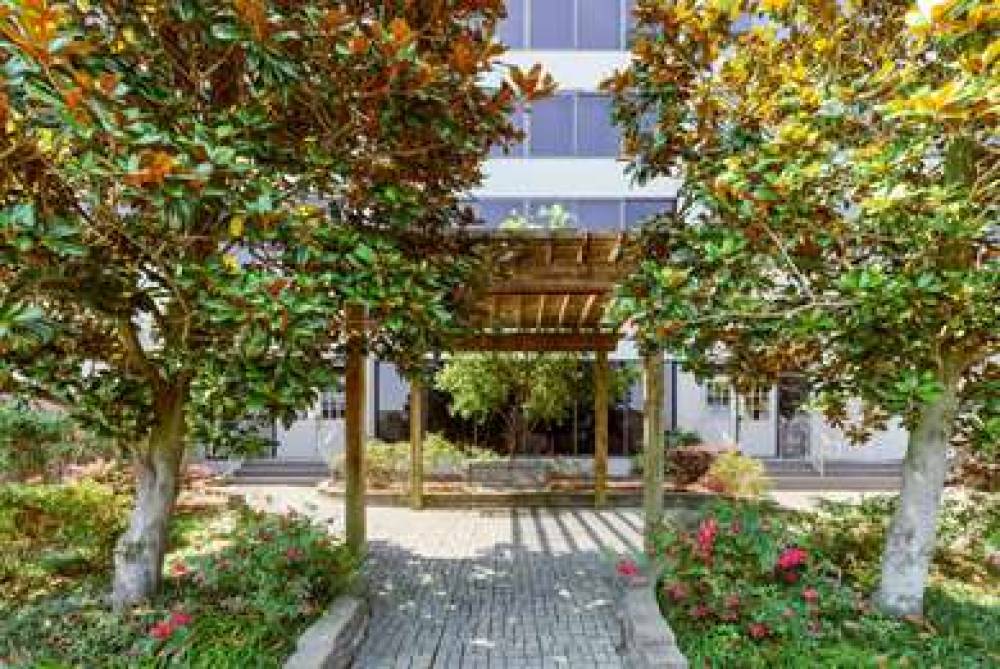 La Quinta Inn & Suites New Orleans Airport 4