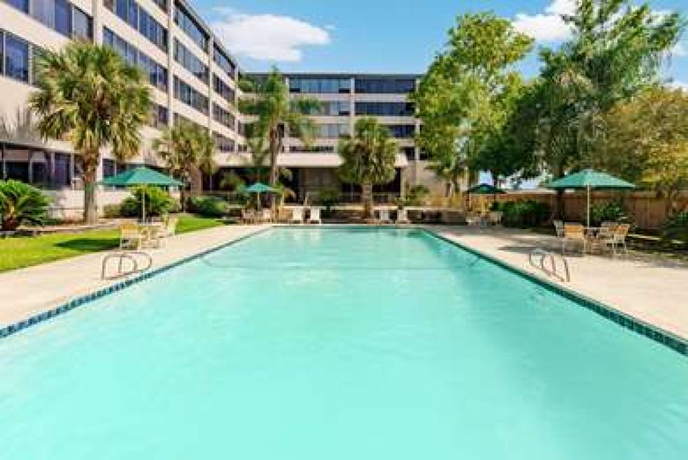 La Quinta Inn & Suites New Orleans Airport 3