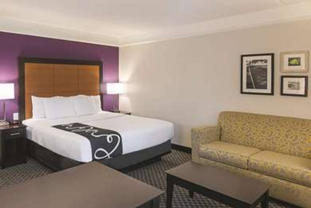 La Quinta Inn & Suites Orlando Airport North 2