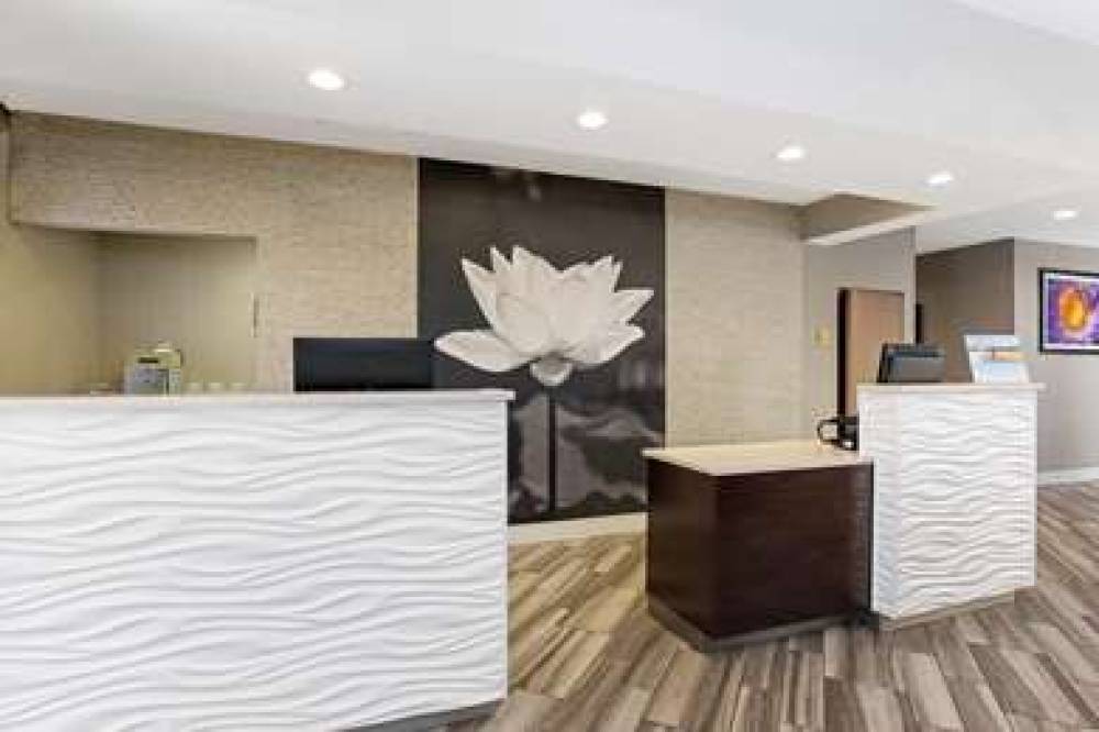 La Quinta Inn & Suites Orlando Airport North 9