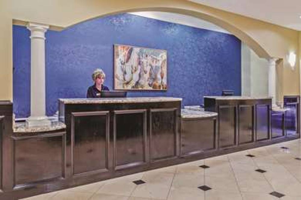 La Quinta Inn & Suites Pearland 1