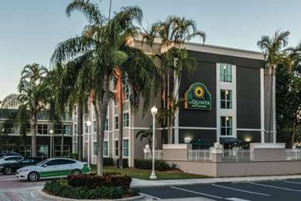 La Quinta Inn & Suites Plantation At SW 6th St 1