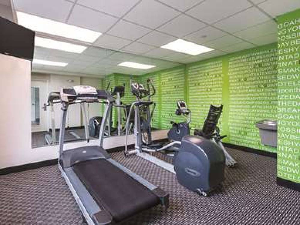 La Quinta Inn & Suites Plantation At SW 6th St 9