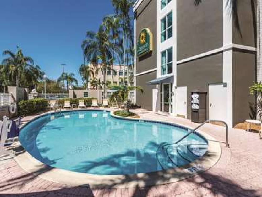 La Quinta Inn & Suites Plantation At SW 6th St 8