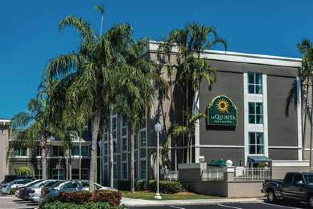 La Quinta Inn & Suites Plantation At SW 6th St 2