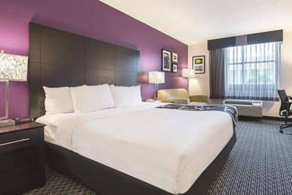 La Quinta Inn & Suites Plantation At SW 6th St 10