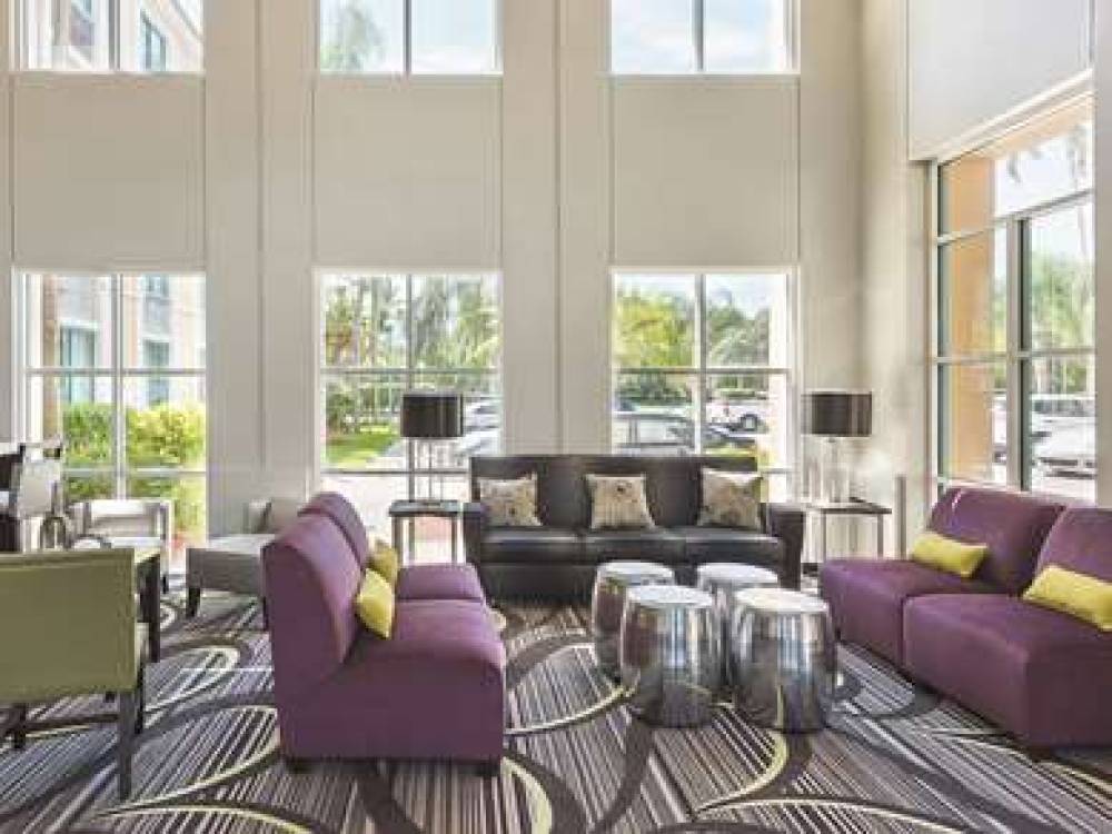 La Quinta Inn & Suites Plantation At SW 6th St 7