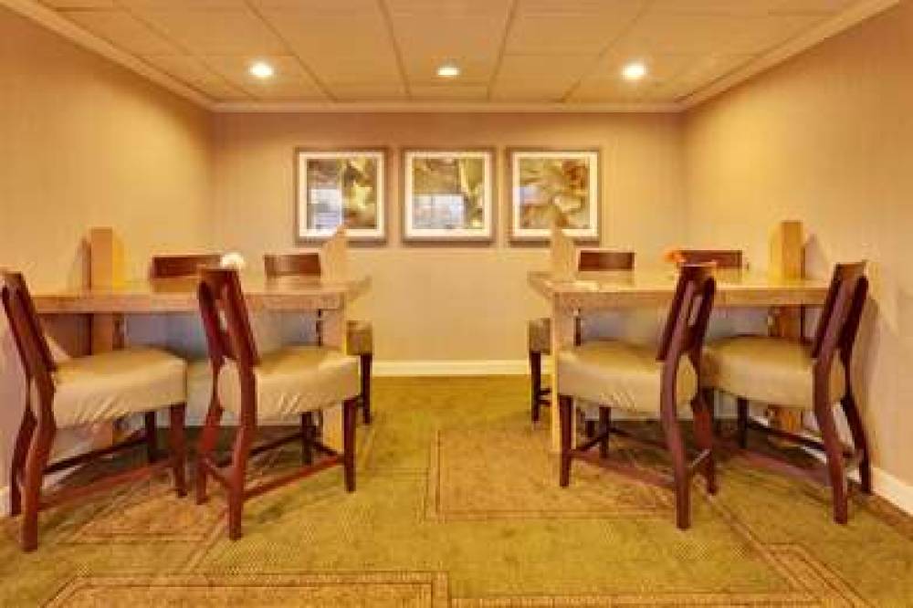 La Quinta Inn & Suites Plattsburgh 3