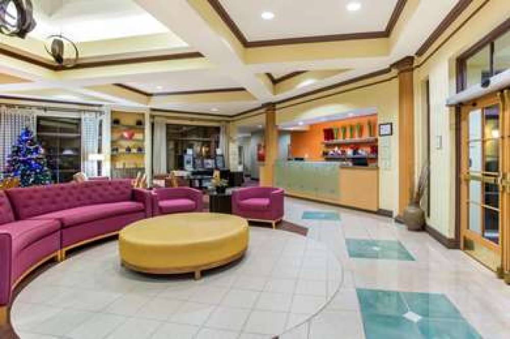 La Quinta Inn & Suites Raleigh Cary 10
