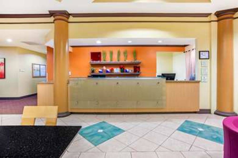 La Quinta Inn & Suites Raleigh Cary 7