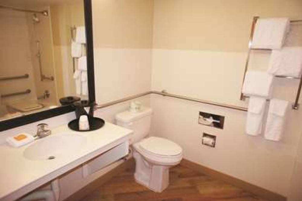 La Quinta Inn & Suites Raleigh Cary 9