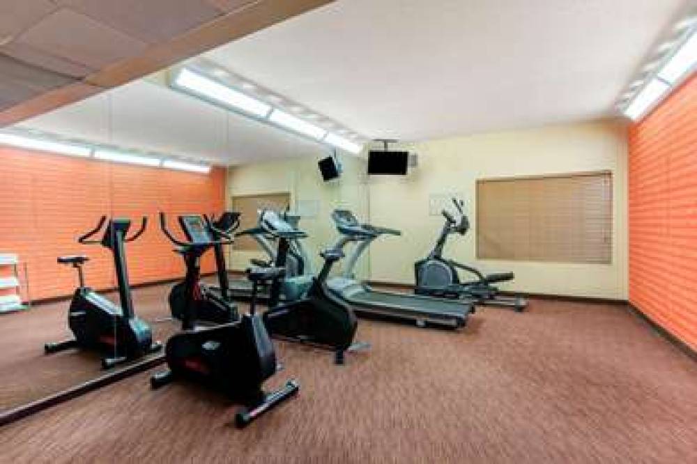 La Quinta Inn & Suites Raleigh Cary 8