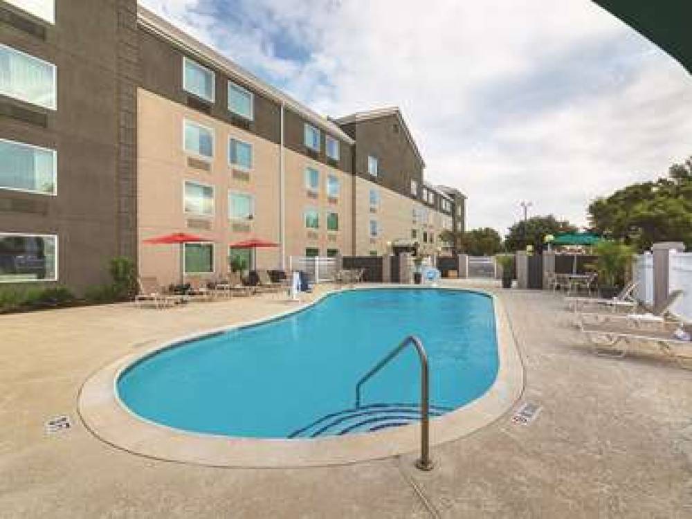 La Quinta Inn & Suites Round Rock South 6
