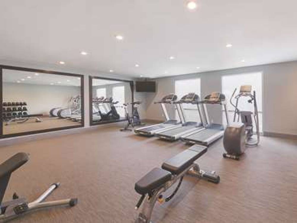 La Quinta Inn & Suites Round Rock South 8