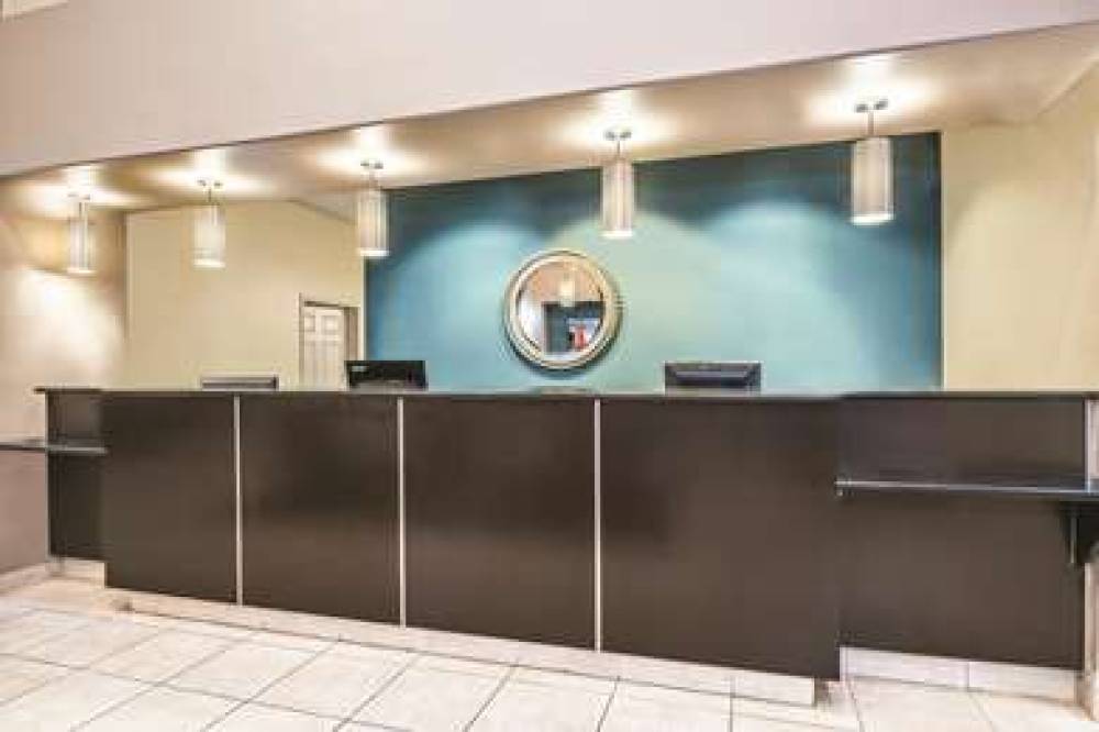 La Quinta Inn & Suites San Antonio North Stone Oak 5