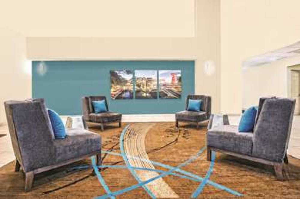 La Quinta Inn & Suites San Antonio North Stone Oak 6