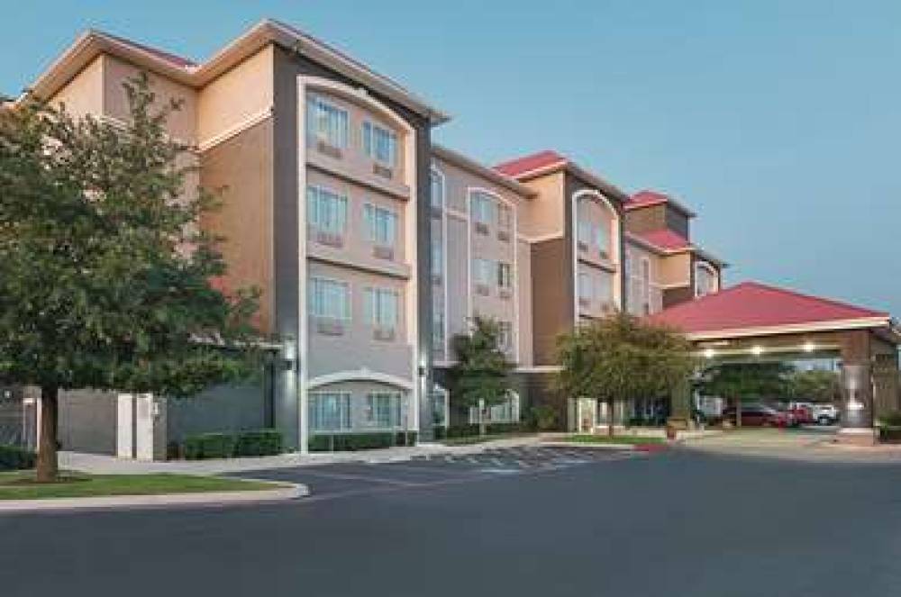 La Quinta Inn & Suites San Antonio Northwest 3