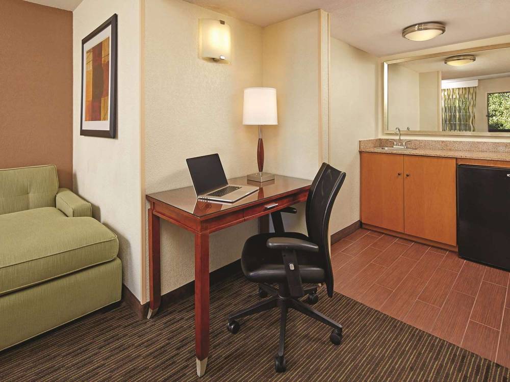 MISSION VIEW INN AND SUITES 8
