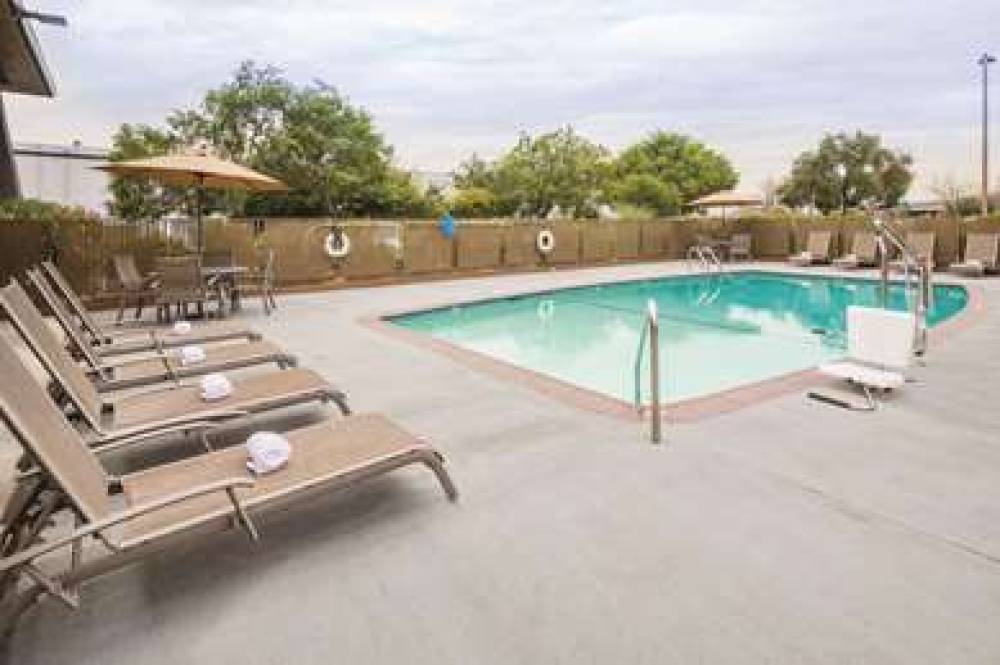 La Quinta Inn & Suites San Jose Airport 9
