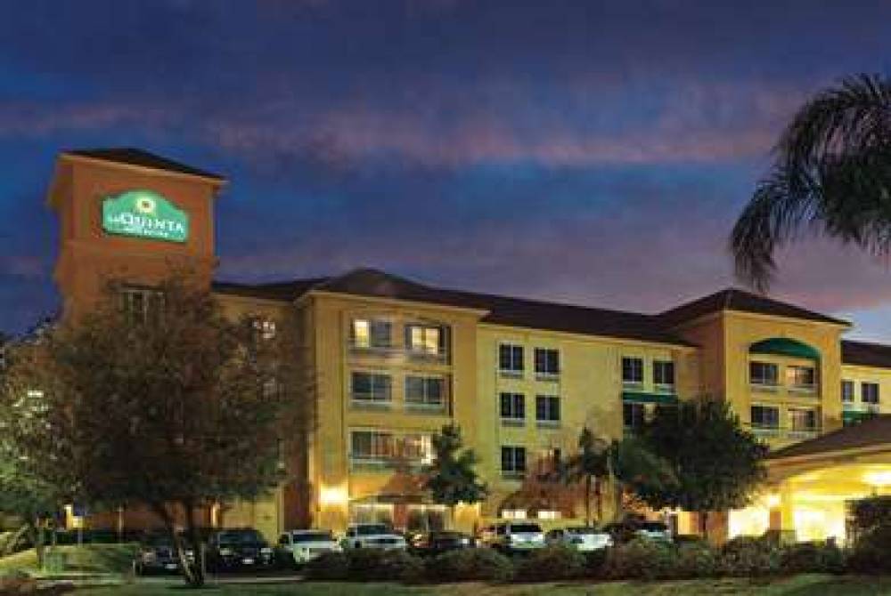 La Quinta Inn & Suites Santa Clarita - Valencia 3