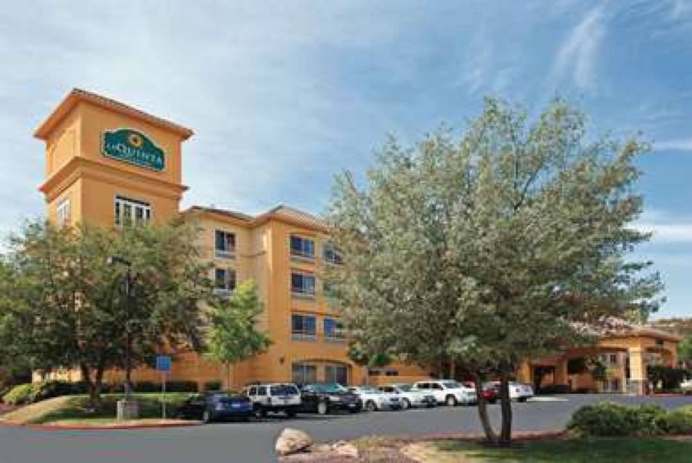 La Quinta Inn & Suites Santa Clarita - Valencia 2