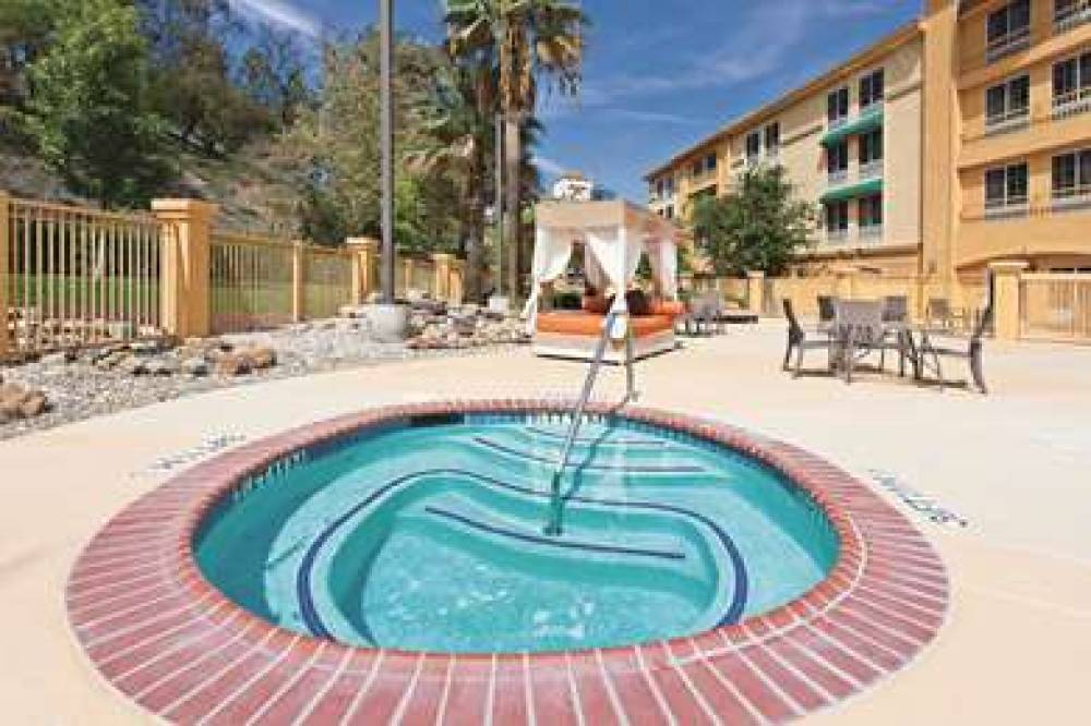 La Quinta Inn & Suites Santa Clarita - Valencia 7