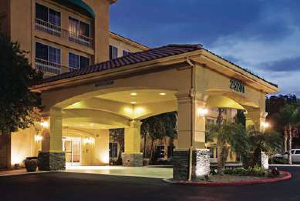 La Quinta Inn & Suites Santa Clarita - Valencia 1